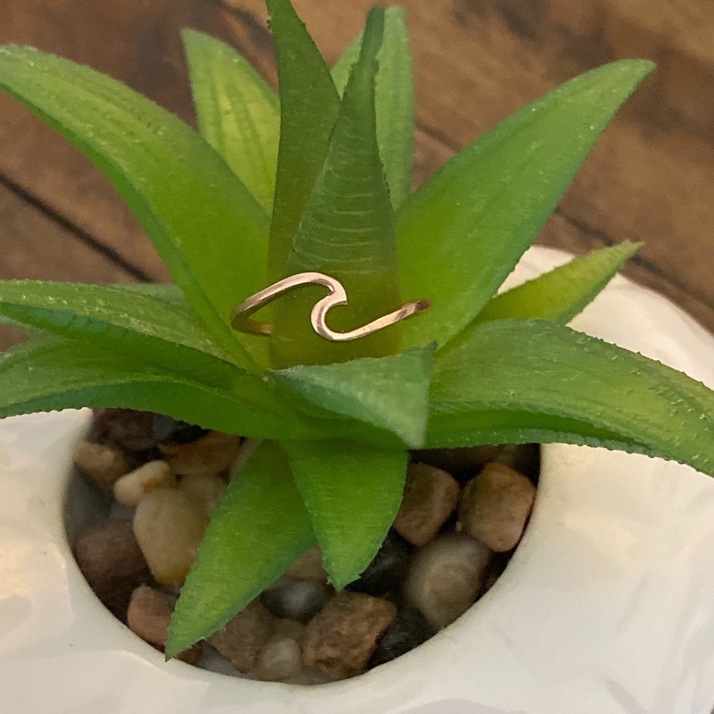 PURA VIDA RETIRED LIL WAVE RING | ROSE GOLD
